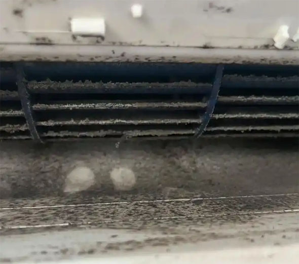 唐河空调吹的风有股烧焦味是怎么回事